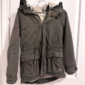 Aritzia TNA olive Griffith parka jacket size XS